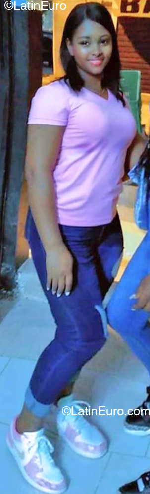 Date this beautiful Dominican Republic girl Anayris from Santo Domingo DO52425