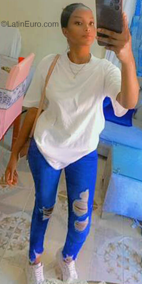 Date this sensual Dominican Republic girl Adana from Santo Domingo DO52827