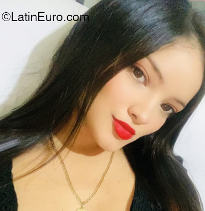 Date this young Colombia girl Mariana Serna from Cali CO33000