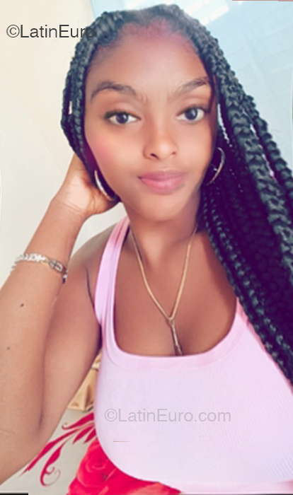 Date this hot Dominican Republic girl Veronica from Santo Domingo DO53052