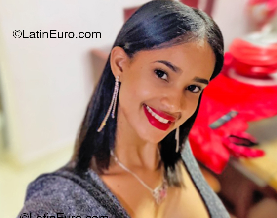 Date this georgeous Dominican Republic girl Dily from La Vega DO53191