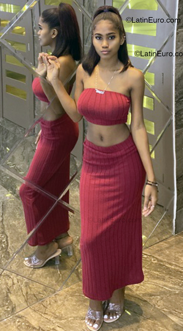 Date this sultry Dominican Republic girl Esther from El seibo DO53194