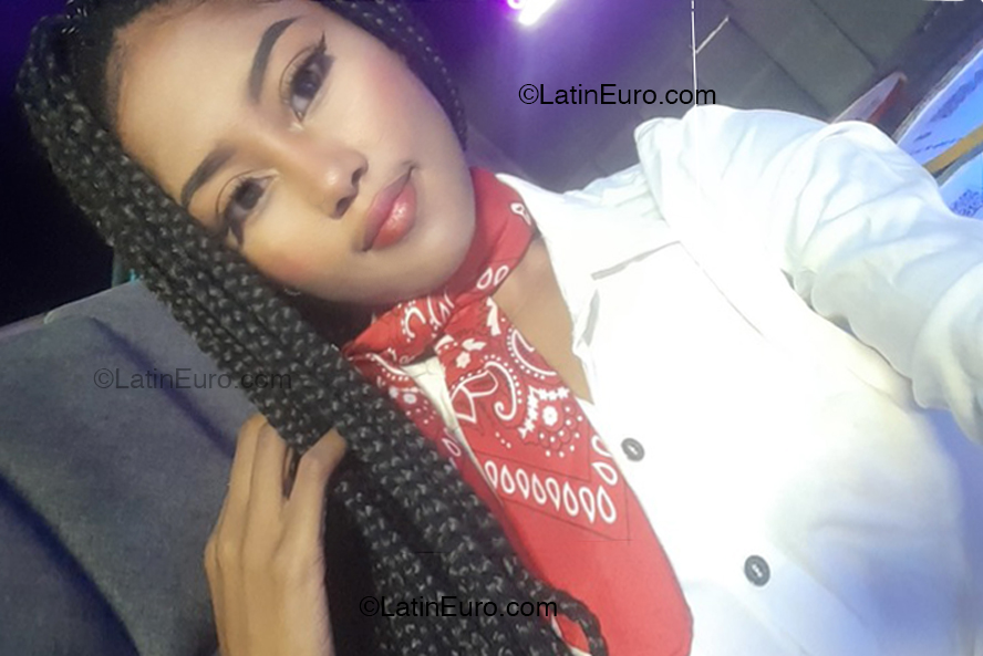 Date this georgeous Spain girl Leidy from Madrid ES857