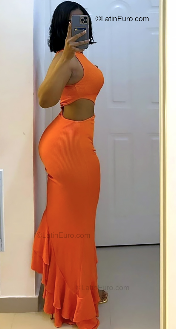 Date this attractive Dominican Republic girl Yenifer from Santo Domingo DO53410