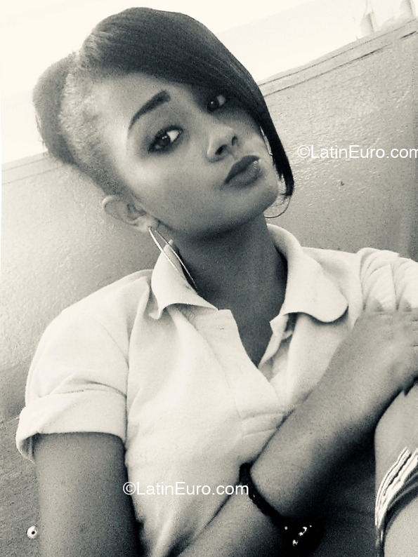 Date this funny United States girl Meralis from Miami US25071