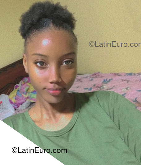 Date this delightful Dominican Republic girl Yinia from La Romana DO53577