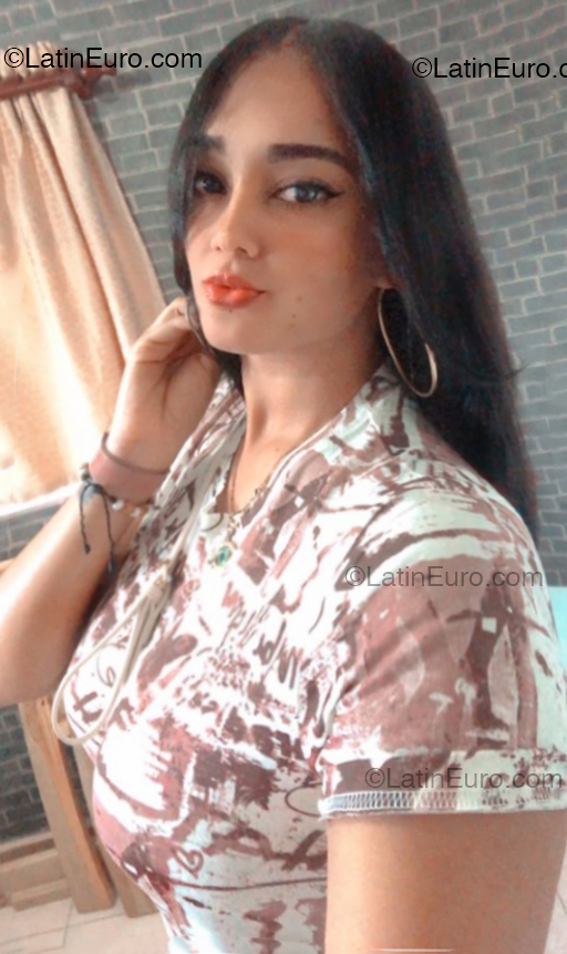 Date this good-looking Dominican Republic girl Lisbeth from Santo Domingo DO53705