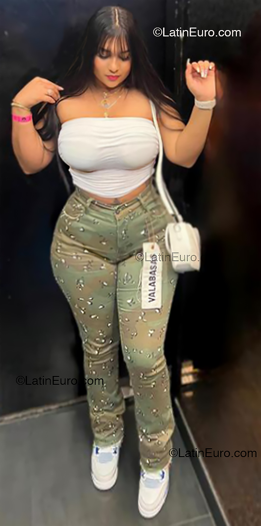 Date this attractive Dominican Republic girl Paola from Santo Domingo DO53770