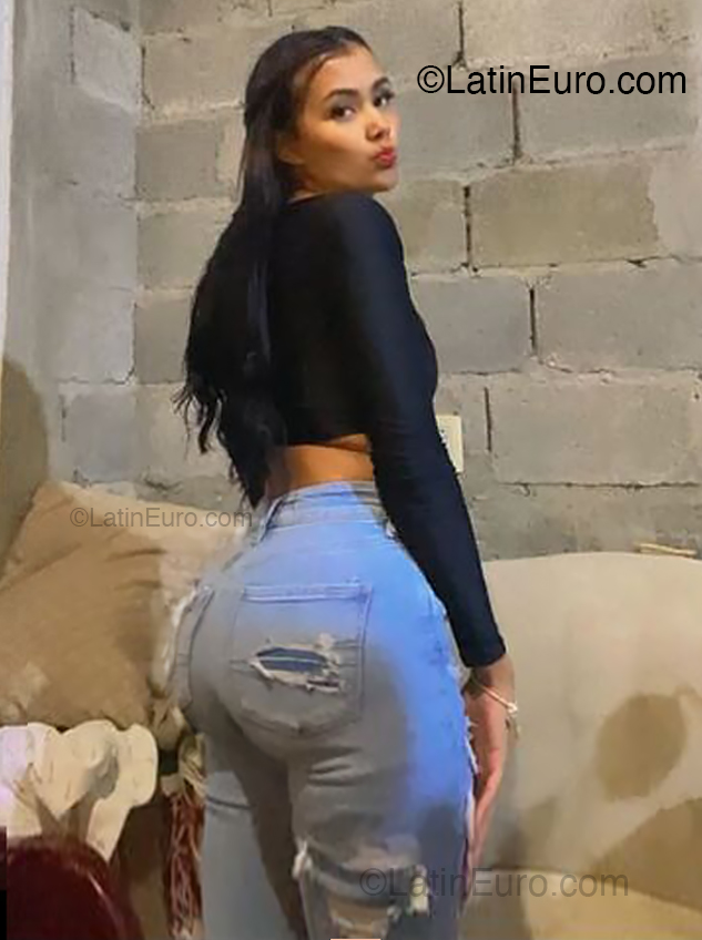 Date this hard body Dominican Republic girl Jazmin from Santiago DO53858