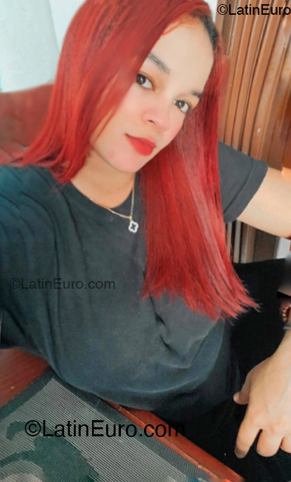 Date this hot Dominican Republic girl Cartera from Santo Domingo DO53925
