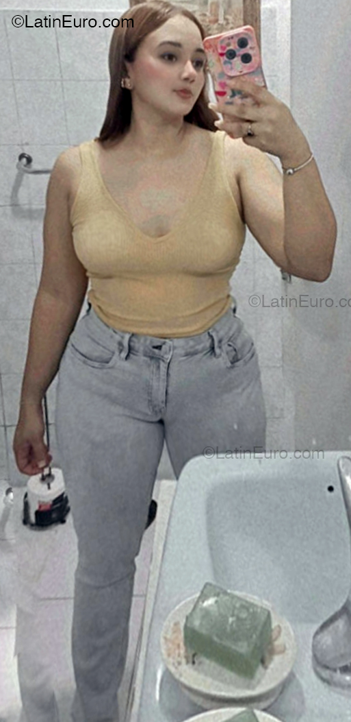 Date this voluptuous Dominican Republic girl Liz from Santo Domingo DO53957