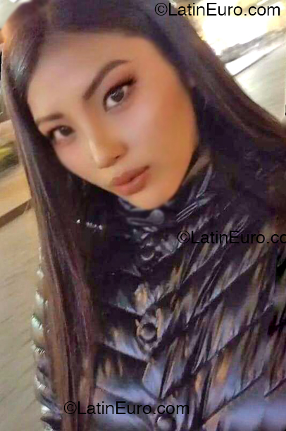 Date this delightful Peru girl Yubitza from Arequipa PE2147