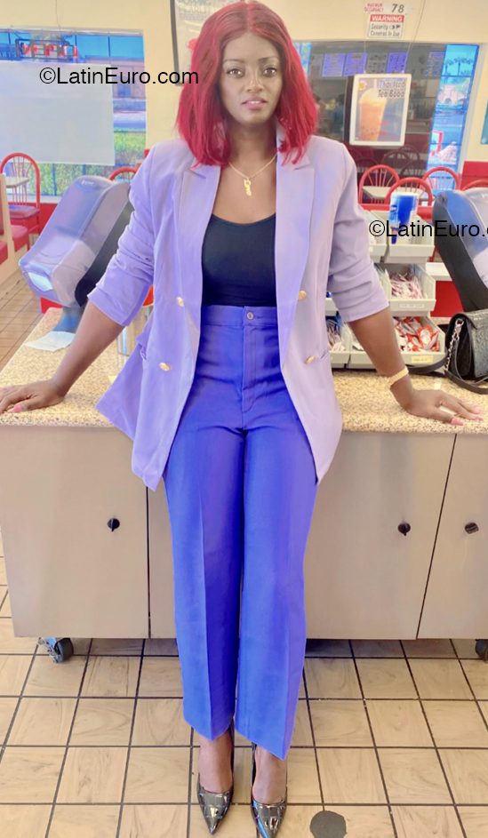 Date this fun United States girl Claire from Phoenix US25137