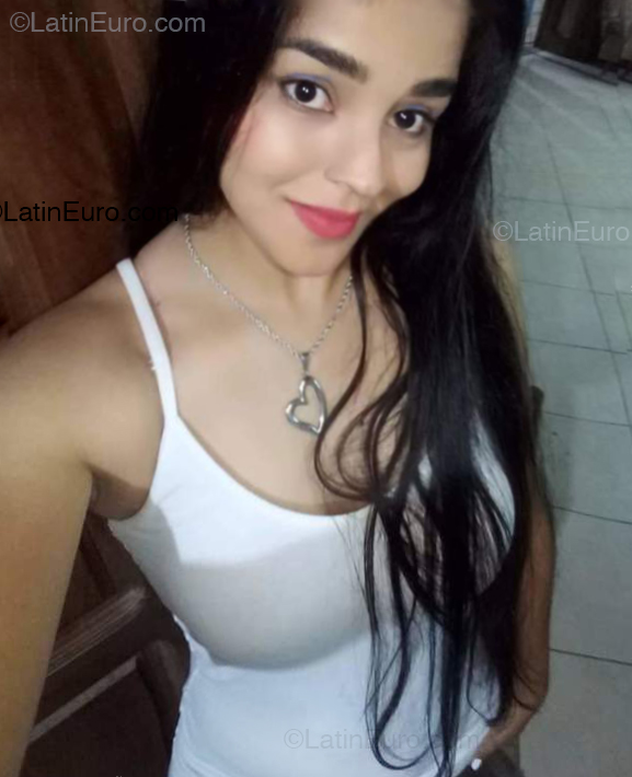 Date this young Argentina girl Amanda from Loreto AR985