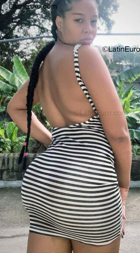 Date this charming Dominican Republic girl Alejandra from Santiago DO54404