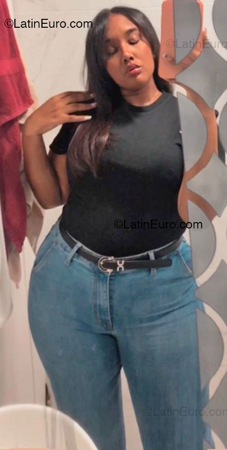 Date this attractive Dominican Republic girl Coral from Santiago DO54465