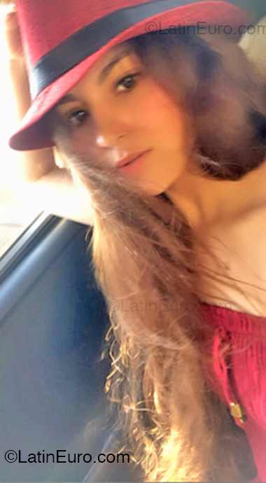 Date this happy Ecuador girl Mara from Manta EC1085