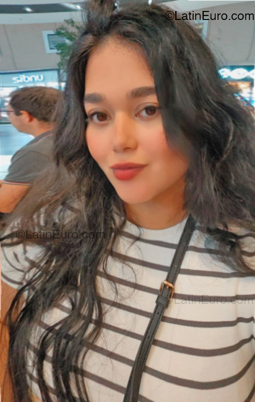 Date this tall France girl Adriana from Pau FR381