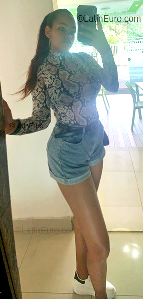 Date this passionate Dominican Republic girl Marian from El Seibo DO54513