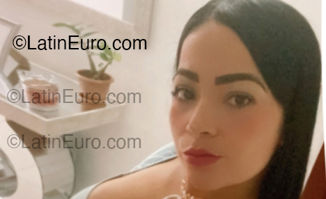 Date this charming Venezuela girl Angie from Caracas VE5204