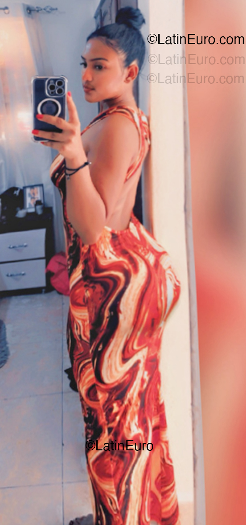 Date this happy Dominican Republic girl Rosalva from Santo Domingo DO54538