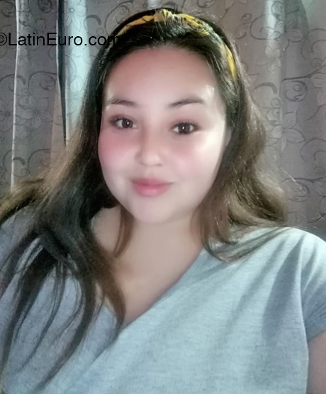 Date this hot Chile girl Valeri from Santiago CL437