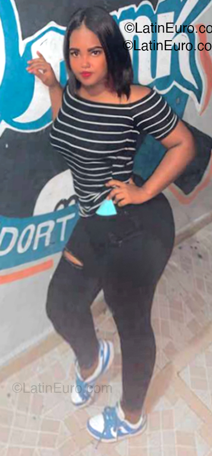 Date this gorgeous Dominican Republic girl Mara from Santo Domingo DO55786