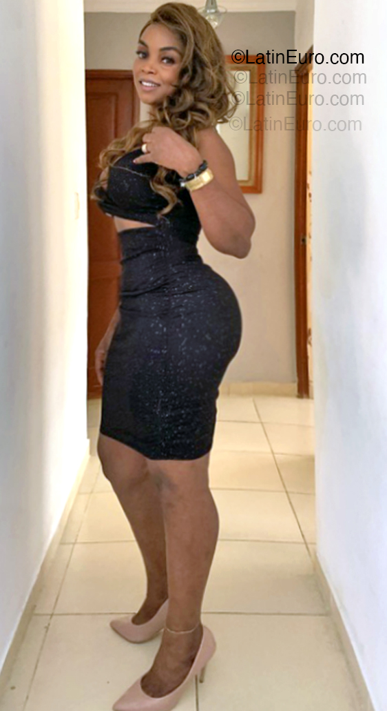 Date this sultry Dominican Republic girl Ant from Santo Domingo DO54839