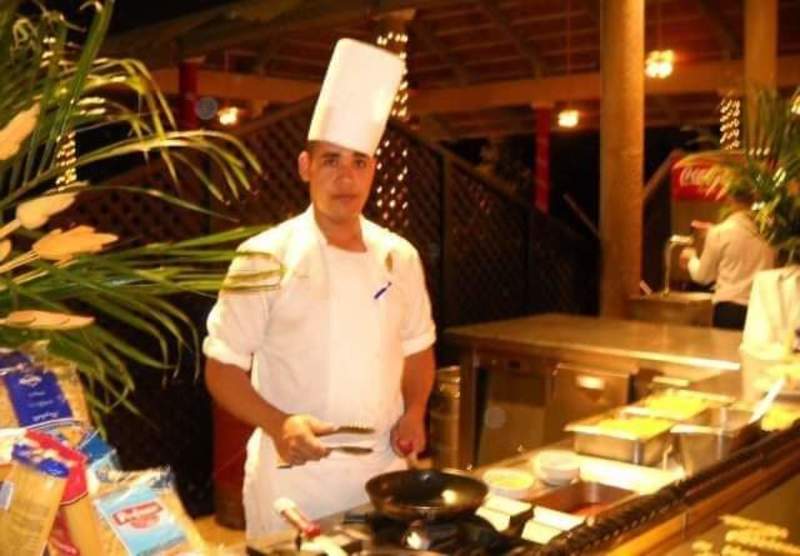 Date this nice looking United States man Carlos from Philadelphia US24980