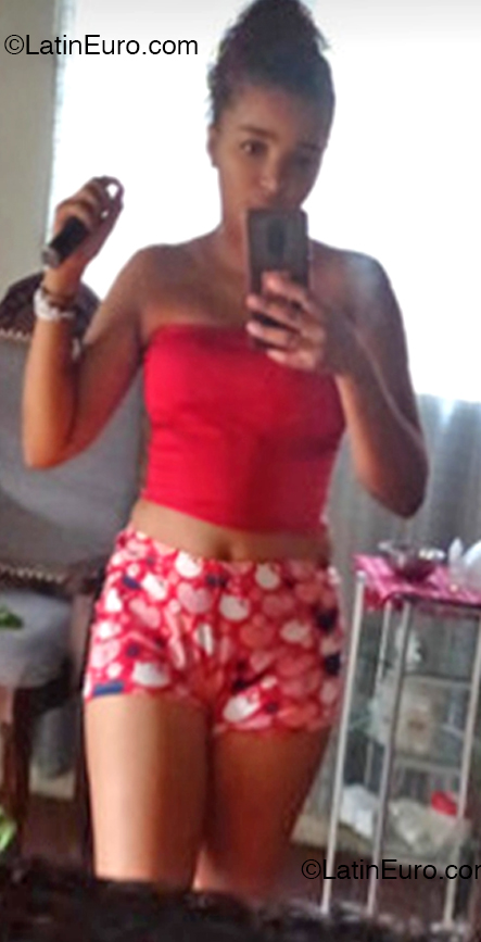 Date this happy Dominican Republic girl Maria from Santiago DO54911