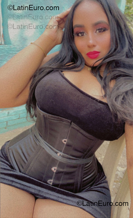 Date this athletic Dominican Republic girl Estrella from Estrella DO54938