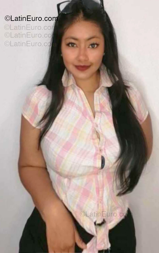 Date this sensual Ecuador girl Jee Pam from Quito EC1106