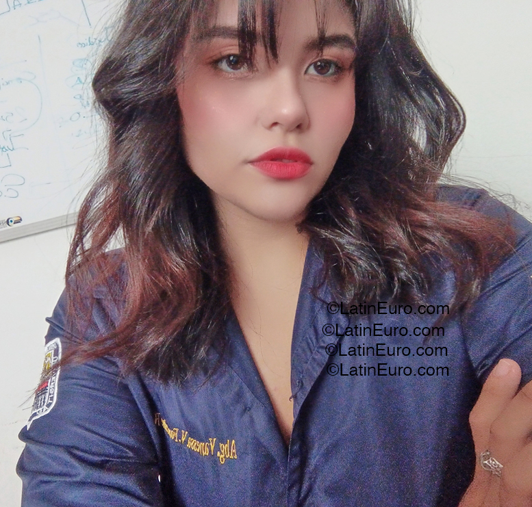 Date this passionate Venezuela girl Victoria from Valencia VE5291