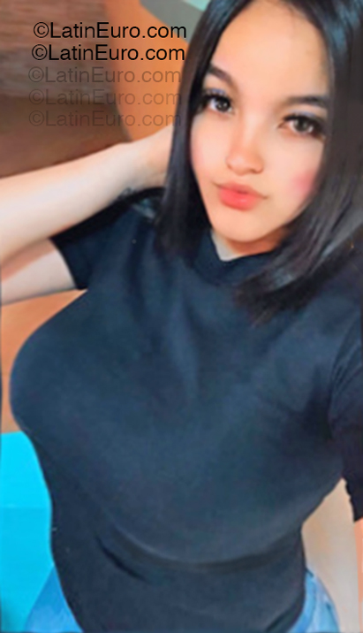 Date this attractive Dominican Republic girl Yismeiri from Santo Domingo DO55052