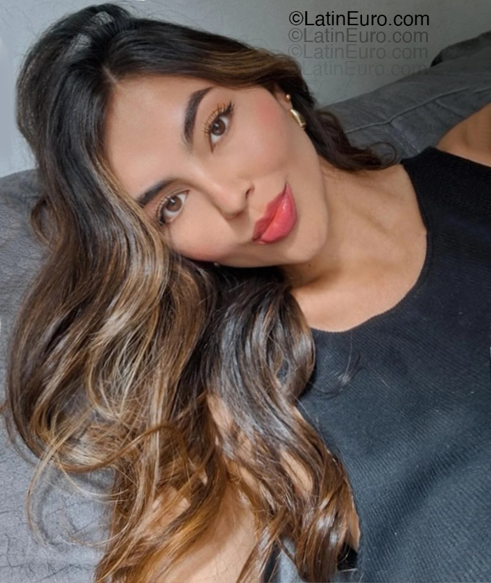 Date this athletic Colombia girl Laura from Bogota CO33339