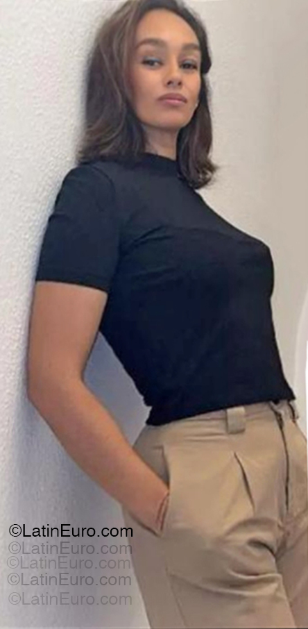 Date this young Spain girl Rosela from Barcelona ES922