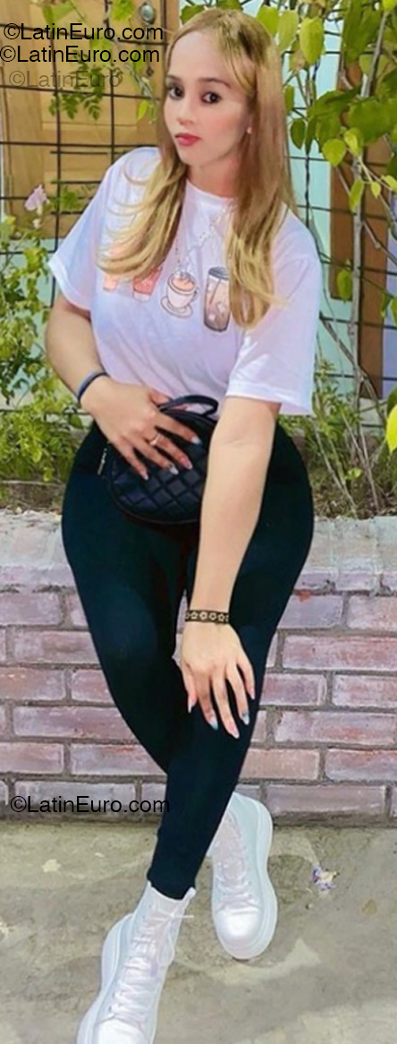Date this fun Dominican Republic girl Annerys from Santo Domingo DO55100