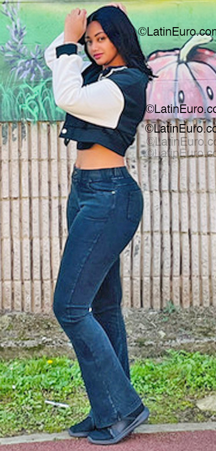 Date this cute Spain girl Dary from Gijon ES924