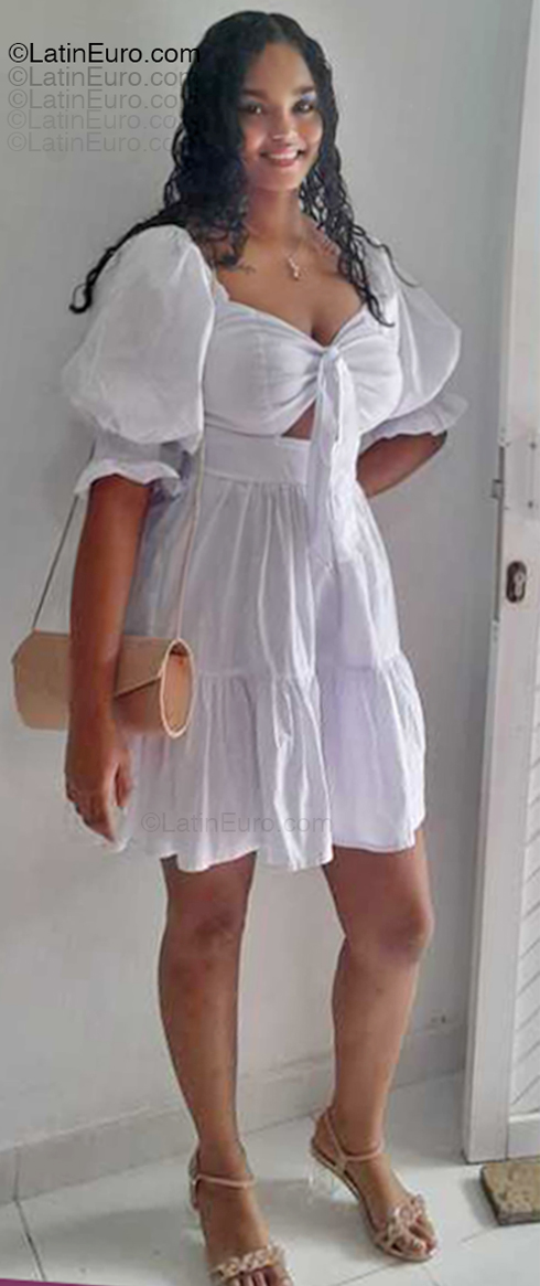 Date this hard body Colombia girl Rosy from Cartagena CO33356