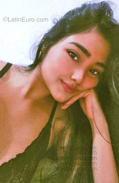 Date this tall Colombia girl Mary from Cartagena CO33365