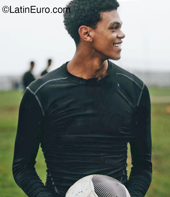 Date this beautiful Trinidad and Tobago man Terron from San Fernando TT118