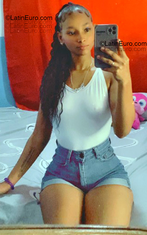 Date this voluptuous Dominican Republic girl Jissel from San Francisco de Macoris DO55173