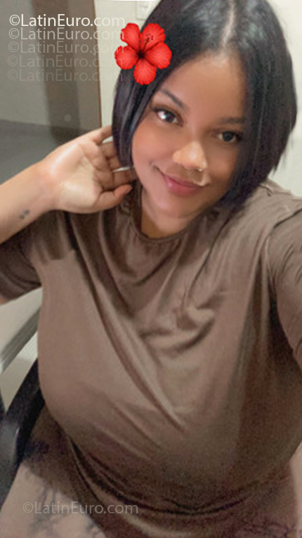 Date this georgeous Dominican Republic girl Mara from Santo Domingo DO55202