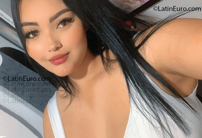 Date this pretty Colombia girl Caro from Medellin CO33385