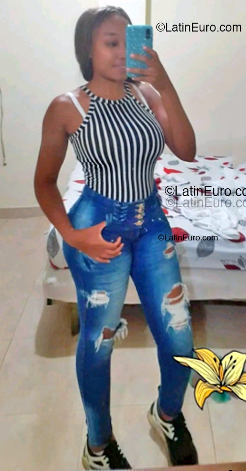 Date this funny Colombia girl Denisse from Cali CO33388