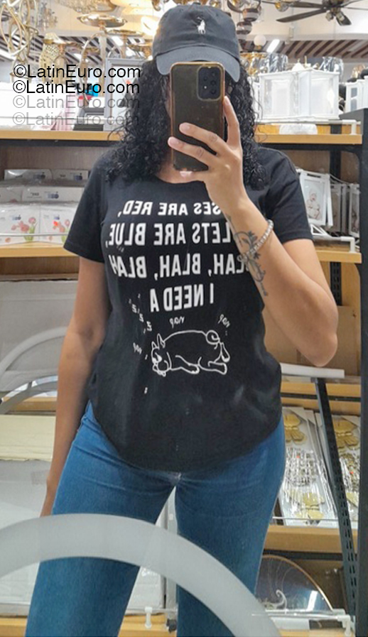 Date this exotic Dominican Republic girl Ara from Santo Domingo DO55243