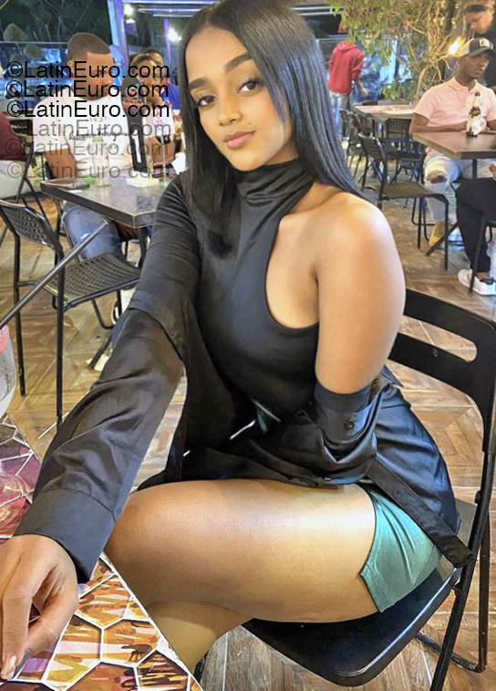 Date this hard body Dominican Republic girl Beatriz from Santo Domingo DO55253