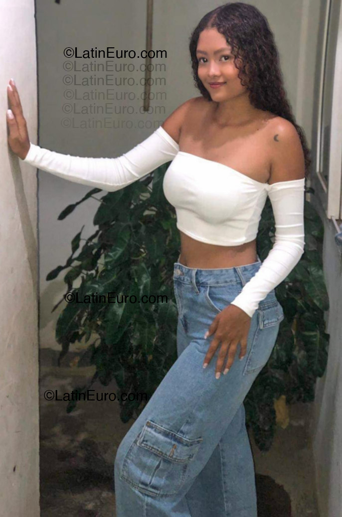 Date this sultry Colombia girl Liz from Barranquilla CO33407