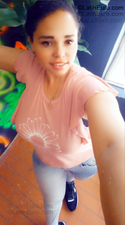 Date this hard body Colombia girl Ingrid from Bucaramanga CO33429