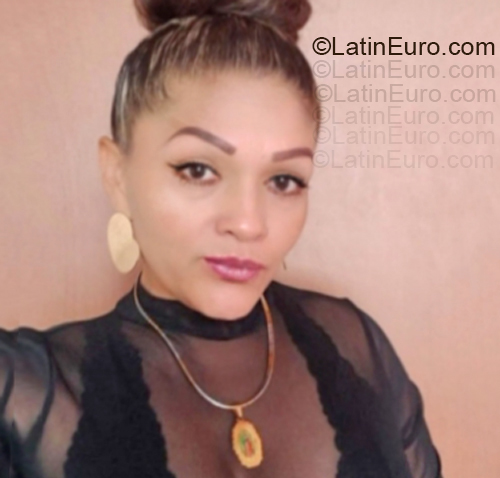 Date this delightful Colombia girl Latina from Bogota CO33441